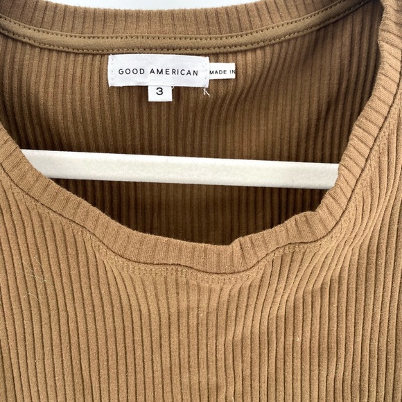 GOOD AMERICAN - Essential Rib Baby T-Shirt in Sepia Brown - Picture 7 of 10